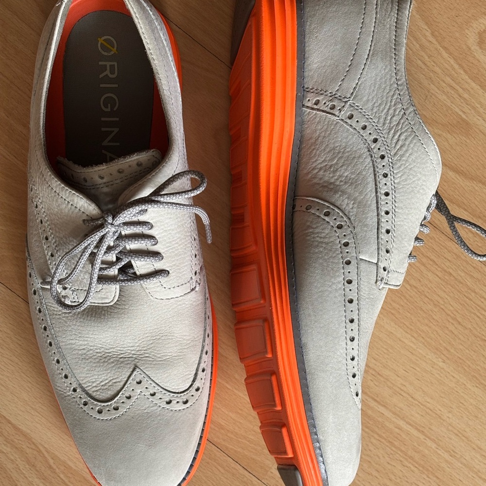 Men’s Wingtip Oxford Shoes in Light Gray with Orange Sole